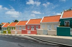 Case colorate a Willemstad, la città UNESCO dei caraibi - © Atosan / Shutterstock.com