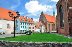 Case e palazzi della vecchia Riga. Siamo nelle Repubbliche Baltiche e più precisamente nella capitale della Lettonia - © Kalin Eftimov / Shutterstock.com