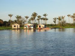 Case galleggianti nei dintorni di  Manaus ...