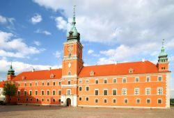 Il Castello Reale di Varsavia, che è stato ricostruito durante il periodo comunista, dopo la distruzione operata dai nazisti, di trova nel cuore del centro storico della capitale della ...