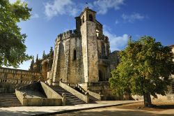 Il Castello dei Templari fa parte del complesso del Convento di Cristo a Tomar inPortogallo - © JPF / Shutterstock.com
