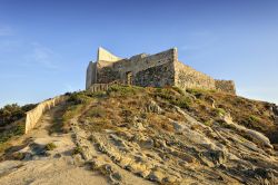 Il Castello della Fortezza Vecchia di Villasimius, nella Sardegna sud orientale - © Ppictures / Shutterstock.com