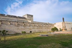 Castello di Carlo V a Lecce, una delle fortezze del Salento, nel sud-est della Puglia - © Mi.Ti. / Shutterstock.com