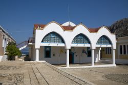 La cattedrale dei Santi Costantino Elena a Kastellorizo - Costruita nel 1835 sulle alture dell'isola e dedicata ai patroni Costantino e Elena, questo gioiello di architettura sacra è ...