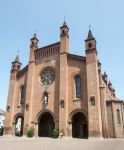 Cattedrale di Alba, Piemonte, Italia. E' dedicato al patrono San Lorenzo il principale luogo di culto cittadino - © Claudio Giovanni Colombo / Shutterstock.com