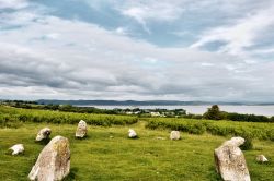 Cerchio di pietre risalente al periodo neolitico, vicino alla città di Ulverston, Inghilterra - © Kevin Eaves / Shutterstock.com