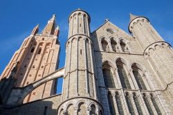 Chiesa di Nostra Signora, Bruges - Più volte rimaneggiata, la chiesa di Nostra Signora è il simbolo della città fiamminga. Le parti antiche risalenti al periodo fra il 1210 ...