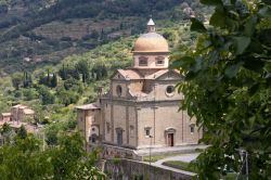 Chiesa di Santa Maria Nuova, Cortona - Costruita verso la metà del XVI° secolo dal Giorgio Vasari, la chiesa di Santa Maria Nuova ha una planimetria a croce greca inscritta in un ...