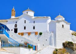 La Chora di Skopelos, il bianco villaggio delle Sporadi, sull'isola della Grecia nell'Egeo - © Aetherial Images / Shutterstock.com