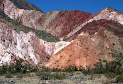 Il Cerro dei 7 Colori sulle Ande settentrionali dell'Argentina - Foto di Giulio Badini I Viaggi di Maurizio Levi www.deserti-viaggilevi.it