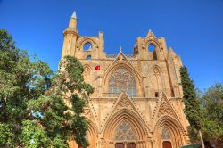La moschea di Lala Mustafà Pascià, già cattedrale gotica di San Nicola, si trova a Famagosta, lungo la costa orientale di Cipro. Fondata all'inizio del XII secolo, fu ...