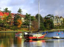 Nella Baia di Halifax (Nuova Scozia, Canada) è difficile resistere alla tentazione di scattare una foto. Soprattutto in autunno, quando il cielo è terso, i colori sono più ...