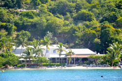 Il ristorante di Coope Island è sicuramente uno dei migliori delle BVI con una cucina internazionale e caraibica. Aperto a pranzo a cena tutti i giorni, ha disponibile un deck che si ...