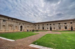 Coorte interna Palazzo Te a Mantova la residenza particolare dei Gonzaga, Lombardia - © Enrico Montanari / ilturista.info