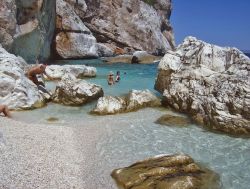 Costa dell'Ogliastra: ci troviamo a nord di  Baunei la città che si trova a settentrione di Arbatax, nella Sardegna orientale - © Monica Mereu