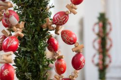 Decorazioni pasquali nella basilica di Weingarten, Germania - Alcune decorazioni ornamentali utilizzate in periodo pasquale all'interno della basilica tedesca divenuta famosa per la miniatura ...