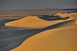 Dune nel deserto, lungo la pista per Wadi al-Hitan in Egitto - In collaborazione con I Viaggi di Maurizio Levi