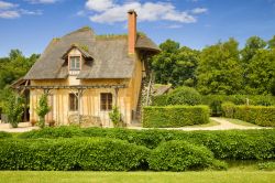 Edificio nelle Proprietà di Maria Antonietta Castello di Versailles ovest Parigi Francia - © Jose Ignacio Soto / Shutterstock.com