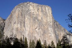 El Captain il paradiso dei rocciatori, la grande parete del free climbing si trova nello Yosemite National Park della California  - © Rafael Ramirez Lee / Shutterstock.com