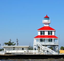 Il faro sul lago Pontchartrain, New Orleans - Nel territorio sud est della Louisiana si trova il lago di acqua salmastra Pontchartrain che con la sua superficie di poco più di 1800 km ...