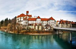 Il fiume Lech a Fussen, in  Baviera (Germania) ...