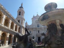 Fontana della Madonna di Loreto in Piazza della Madonna