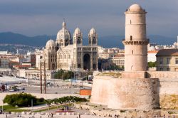 Fortezza medievale e Cattedrale di Marsiglia. ...