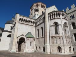 Cattedrale di San Vigilio, Trento -  E' dedicato a San Vigilio, missionario e terzo vescovo di Trento, il principale luogo di culto del capoluogo trentino. Iniziato a costruire nel ...