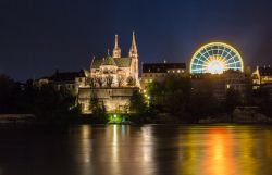 Fotografia notturna di Basilea, Svizzera - Nonostante sia la città europea con più musei in assoluto, Basilea non vanta solo un'anima cuturale e storica ma anche un altrettanto ...