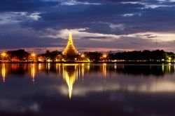 Scorcio notturno di Khon Kaen, Thailandia - Fra le principali città della Thailandia, Khon Kaen è la capitale dell'omonima provincia e del distretto che porta lo stesso nome. ...