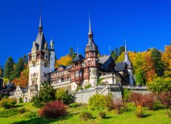 Fotografia in autunno del Castello di Peles a Sinaia in Romania - © Sorin Colac / Shutterstock.com