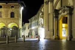 Fotografia notturna del centro storico di Vigevano ...