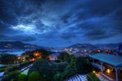 Notte sui giardini di Nagasaki: pace, un cielo ...