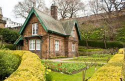 Gingerbread House a Edimburgo: si trova in Princes Street Gardens - © leonardo da gressignano / Shutterstock.com