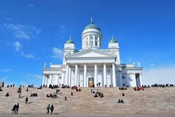 La grande gradinata della Cattedrale di Helsinki, la capitale della Finlandia  - © Estea / Shutterstock.com