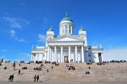 La grande gradinata della Cattedrale di Helsinki, la capitale della Finlandia  - © Estea / Shutterstock.com