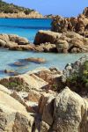 Graniti rosa vicino a Cala di Volpe in Sardegna ...