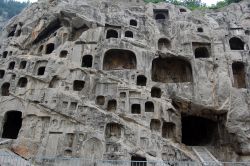 La rete di cunicoli delle Grotte di Longmen. ...