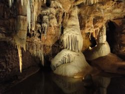 Grotte de Linars. si trova vicino a Rocamadour nella regione dei Midi-Pyrenees in Francia - © steve estvanik / Shutterstock.com