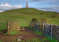 Hoad Hill  la collina di Ulverston (Inghilterra) con il monumento dedicato a Sir John Barrow   - © Kevin Eaves / Shutterstock.com