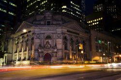 La Hockey Hall of Fame di Toronto, uno dei templi del vigoroso sport su ghiaccio, una delle passioni del Canada - © Stephen Mahar / Shutterstock.com