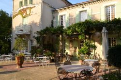 Hotel Hermitage a Pernes-les-Fontaines in Provenza, un perfetto luogo per compiere esplorazioni della zona di Carpentras e del Mont Ventoux