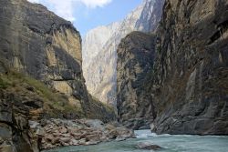 Hutiaoxia, le Gole della Tigre a Lijiang in Cina - © Lukasz Kurbiel / Shutterstock.com