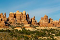 I Needles del Canyonlands National Park (Utah, USA) fotografati all'alba. L'angolo sud-orientale del parco si chiama Needles District, ovvero "Distretto degli aghi", proprio ...