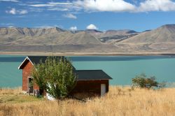 Il Lago Argentino che non si trova distante da El Calafate (Patagonia), Argentina - © Natursports / Shutterstock.com