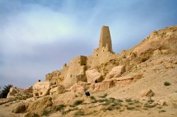 Il Tempio dell'Oracolo di Siwa in Egitto, er auno dei luoghi sacri più importanti dell'antichità. Per conquistarlo Cambise non esità ad attraversare il deserto partendo ...