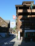 Una via del  borgo di Andermatt nel Cantone di Uri in Svizzera