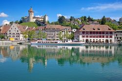 Il fiume Reno e il centro di Sciaffusa, in Svizzera - © Natali Glado / Shutterstock.com