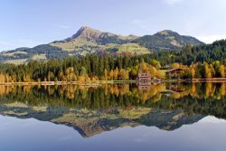 Il lago nero Schwarzsee Kitzbuhel Austria - © ...