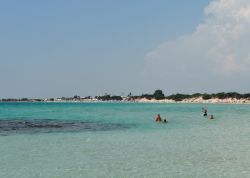 Il mare cristallino vicino a Torre Lapillo in Puglia (Provincia di Lecce)